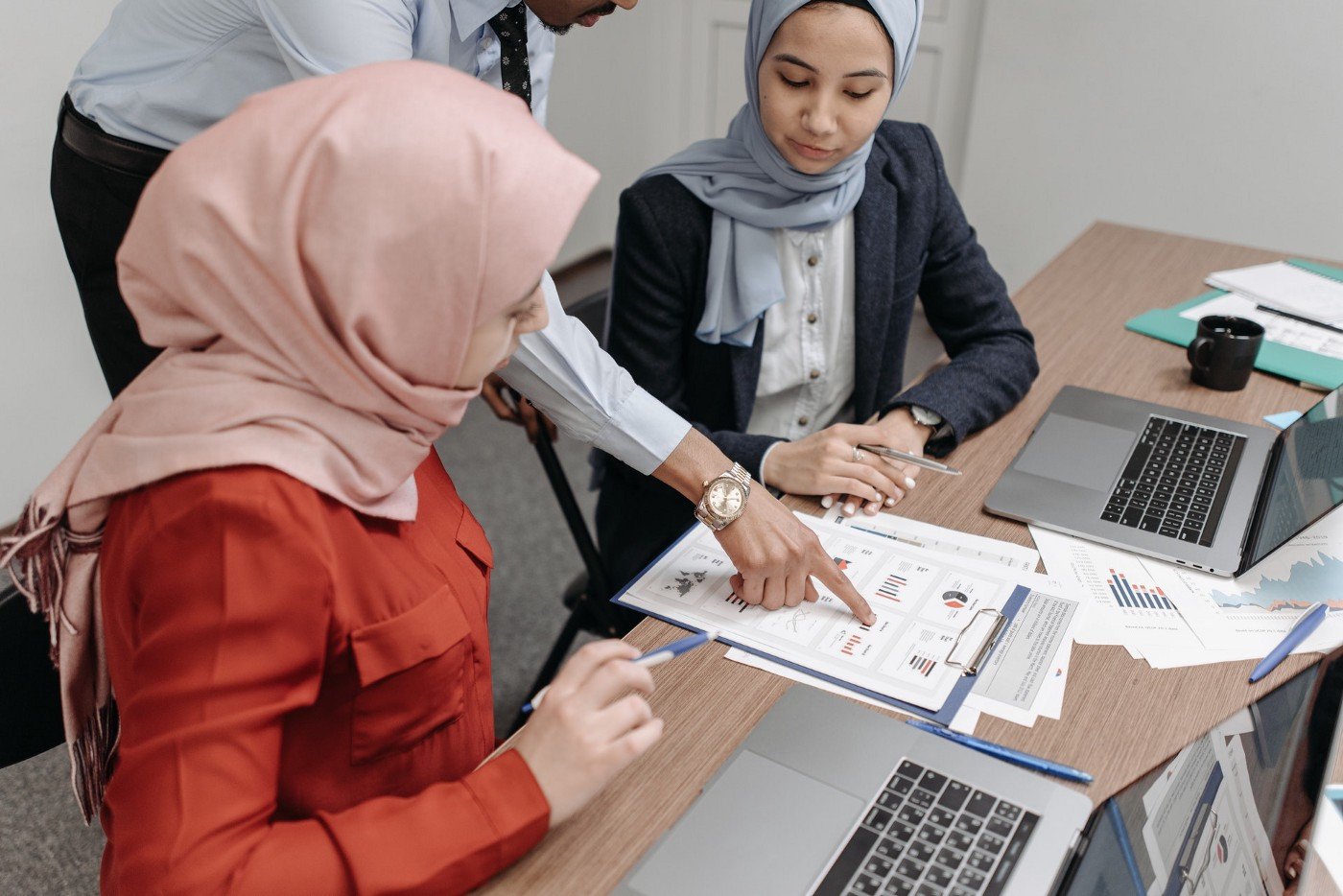 Bisnis Sampingan yang Cocok untuk Wanita Karir: Ide Investasi yang Menguntungkan